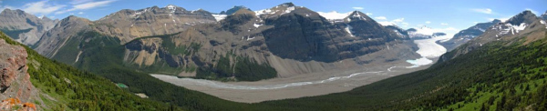 Panoramic from Parker\'s Ridge of the Saskatchewan Glacier