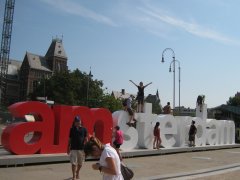 Alonna and Ben on the i amsterdam sign