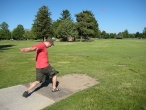 How to throw a frisbee